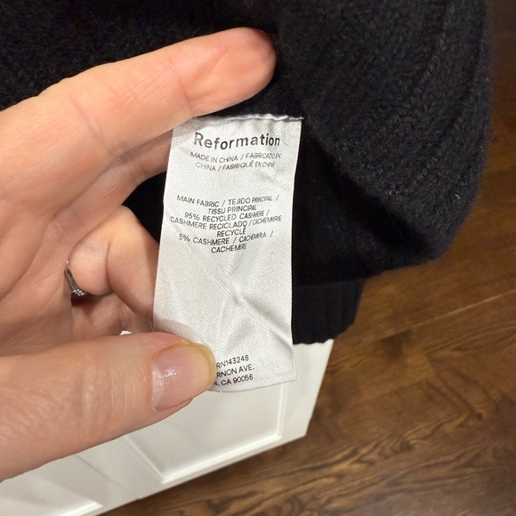 Reformation NEW Brooke Crop Cashmere Turtleneck Sweater - Picture 8 of 10